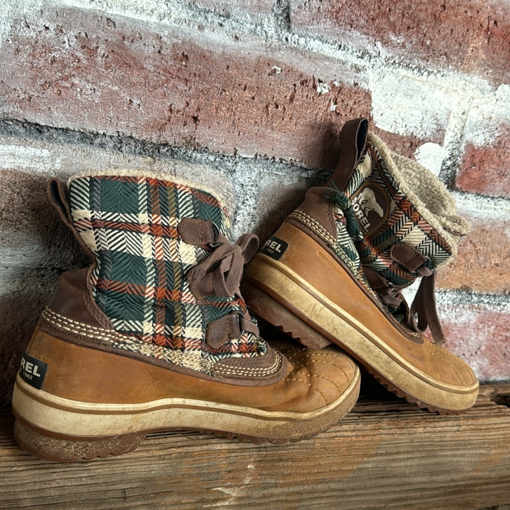 Sorel Waterproof Boots Size 7.5 Retro Green Plaid Brown Leather Winter Hiking